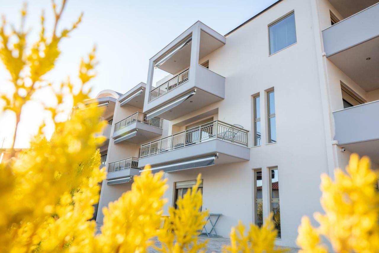 Royalty Suites Loft Никити Екстериор снимка
